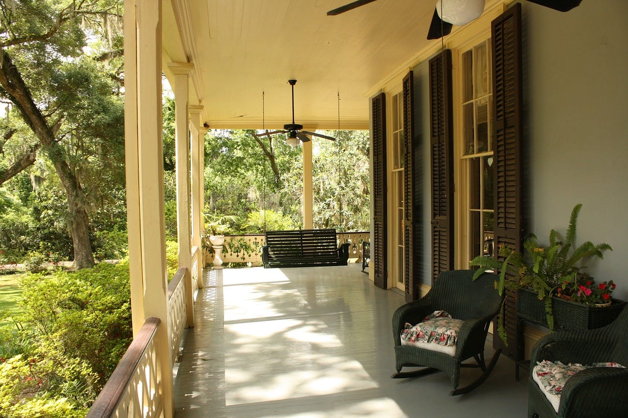 Different house from the one I was in! Different. Prettier porch. And more southern!