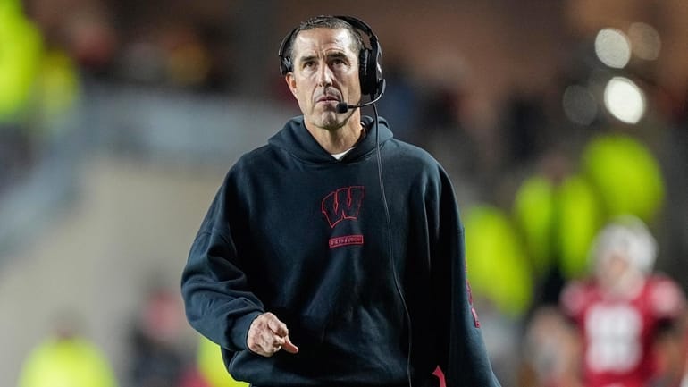 Wisconsin's Luke Fickell doesn't get his customary annual extension. AD says it was the coach's call - NewsdayWisconsin Badgers head coach Luke Fickell watches from the sideline during a game against Illinois. Photo credit: AP/Andy Manis. Wisconsin's Luke Fickell doesn't get his customary annual extension. AD says it was the coach's call - NewsdayWisconsin Badgers head coach Luke Fickell watches from the sideline during a game against Illinois. Photo credit: AP/Andy Manis.