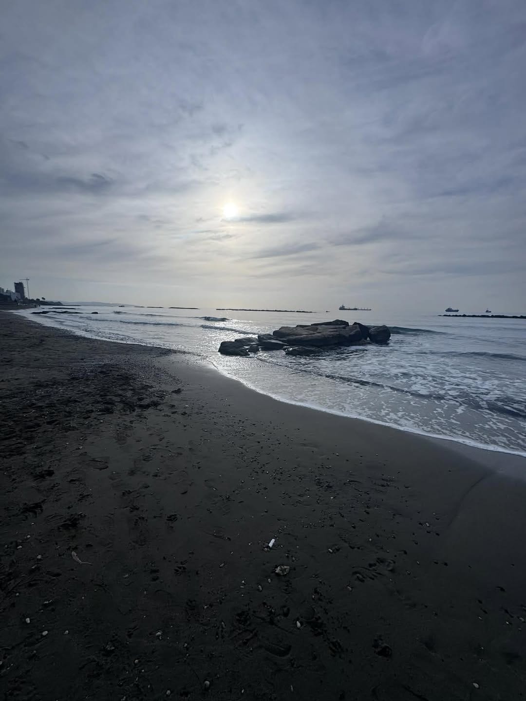 May be an image of twilight, ocean, horizon and beach May be an image of twilight, ocean, horizon and beach