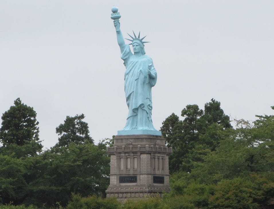 The statue of liberty in Icho Park Oirase.jpg