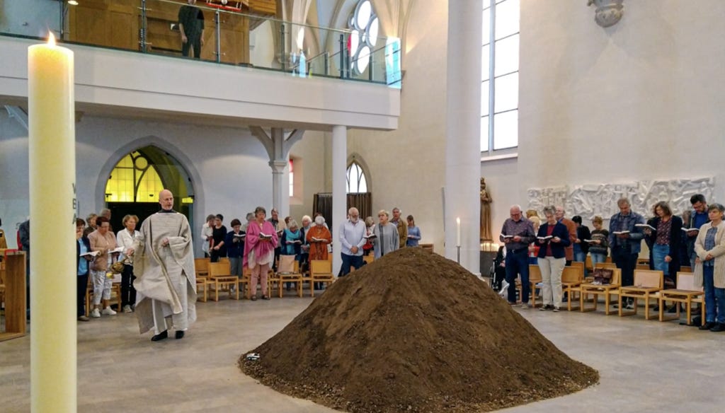 Maria Geburt Catholic Church in Aschaffenburg, Germany, installed a pile of dirt as its new altar on which the Body and Blood of our Lord and Savior, Jesus Christ, comes to the world. Maria Geburt Catholic Church in Aschaffenburg, Germany, installed a pile of dirt as its new altar on which the Body and Blood of our Lord and Savior, Jesus Christ, comes to the world.