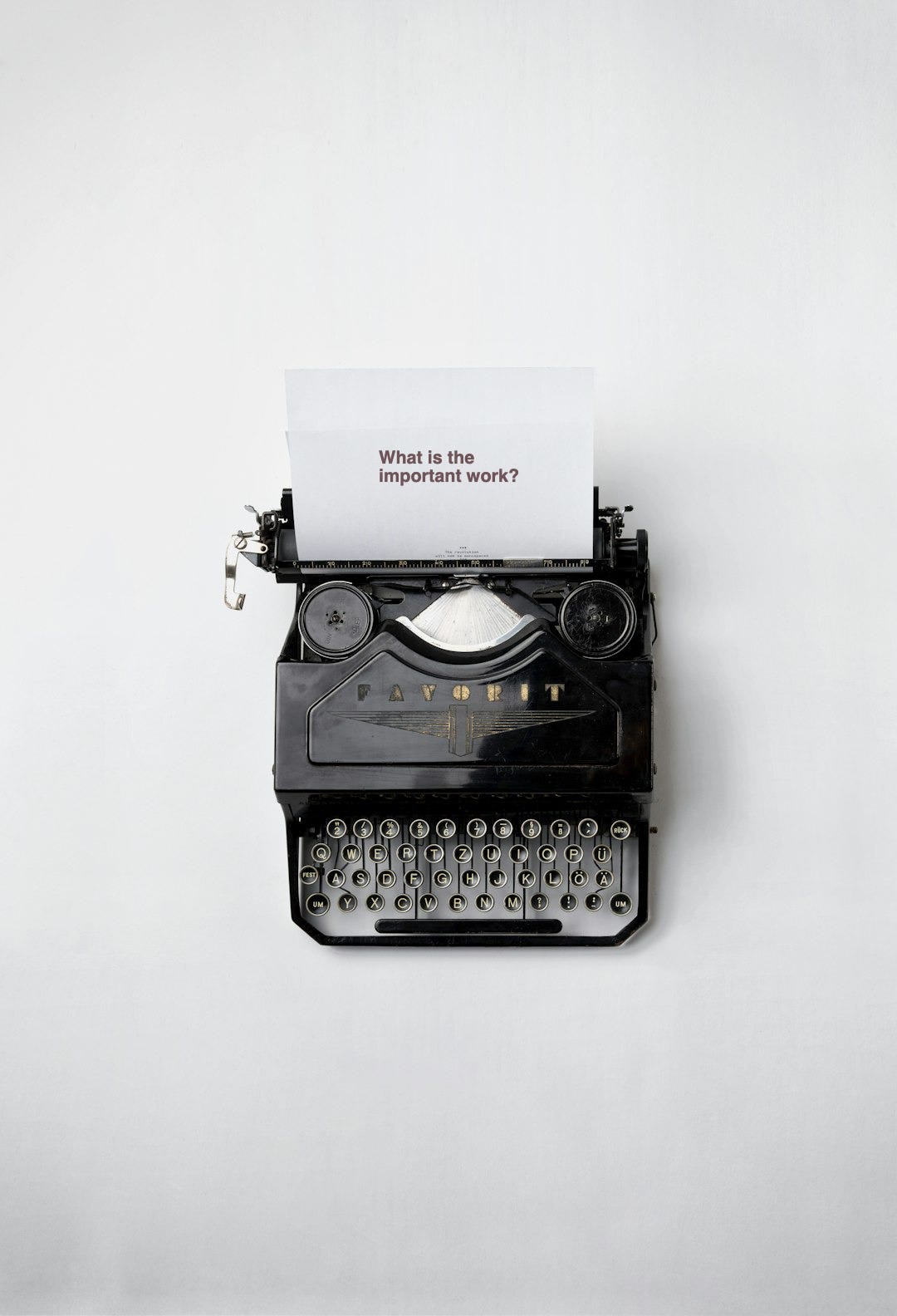 black Fayorit typewriter with printer paper black Fayorit typewriter with printer paper