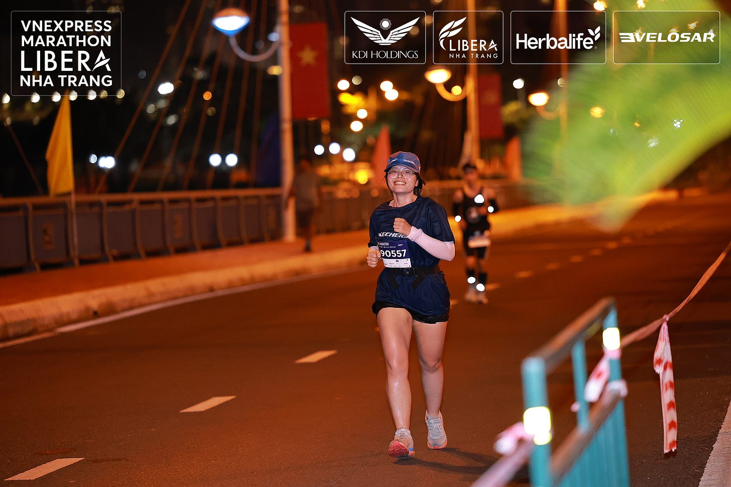 Lúc đầu chạy đúng kiểu bon chân, tinh thần phơi phới