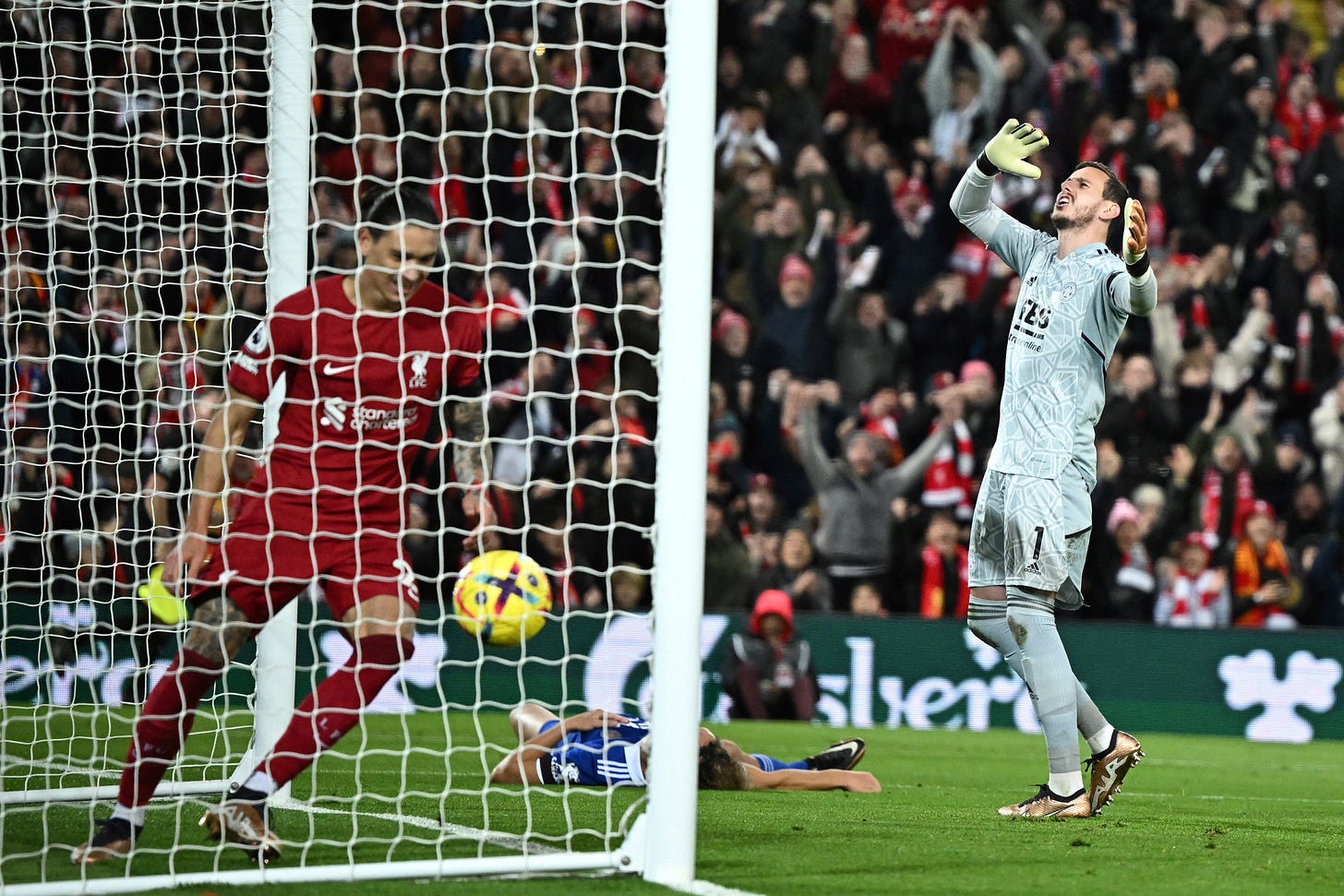 Neil Jones on Twitter: "HALF TIME LIVERPOOL 2-1 LEICESTER  https://t.co/T9k5ugWhPx" / Twitter
