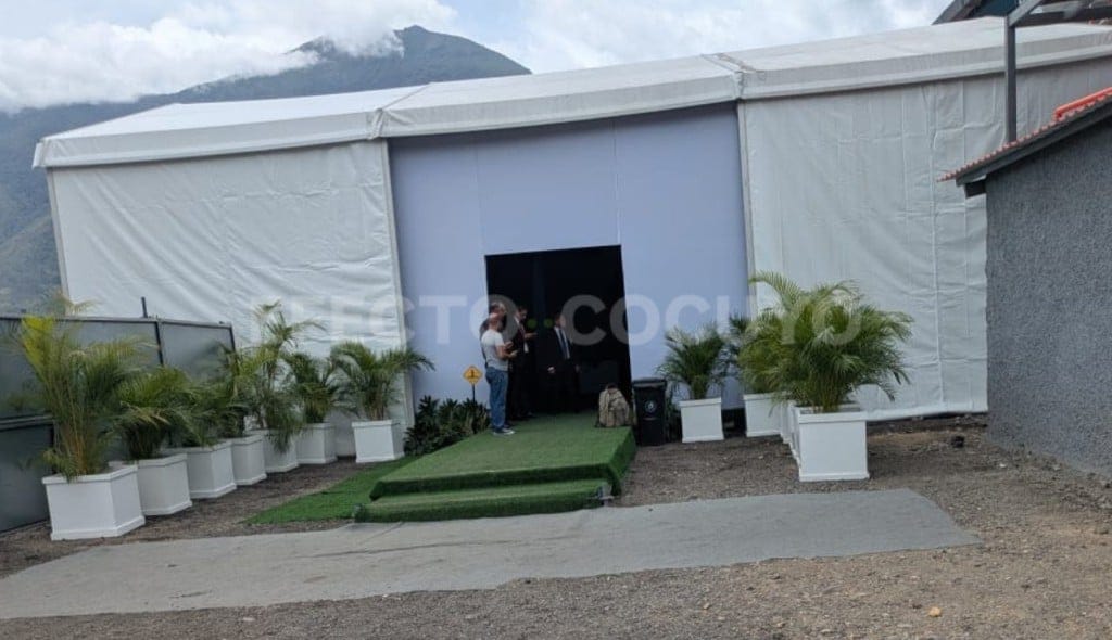 Solo fotógrafos: la opacidad en la instalación de la mesa de diálogo entre el chavismo y la oposición Solo fotógrafos: la opacidad en la instalación de la mesa de diálogo entre el chavismo y la oposición