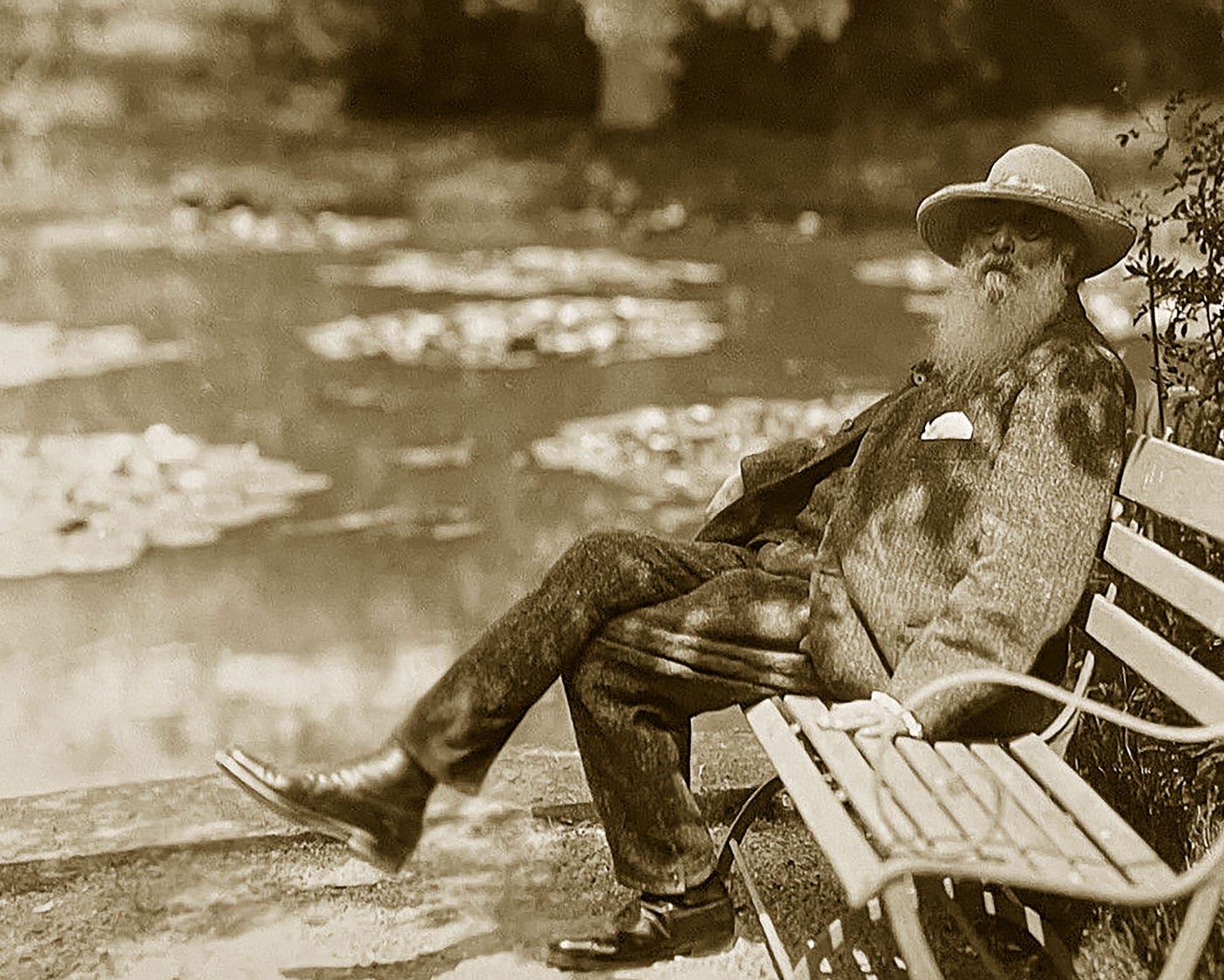Nickolas Muray, Claude Monet dans son jardin à Giverny, 1926.