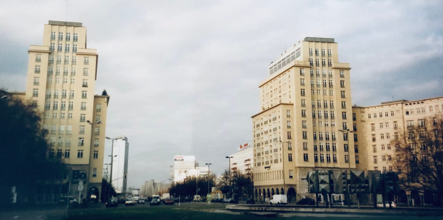 Vue de la Karl Marx Allee dans l’ex Berlin Est.