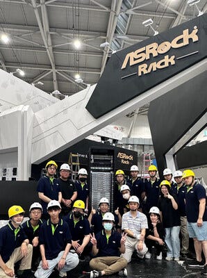 永擎電子 Computex 2024 攤位團隊合影,B200 液冷伺服器在此首發(圖:永擎電子,Computex 2024 新聞稿 via PR Newswire) 永擎電子 Computex 2024 攤位團隊合影,B200 液冷伺服器在此首發(圖:永擎電子,Computex 2024 新聞稿 via PR Newswire)