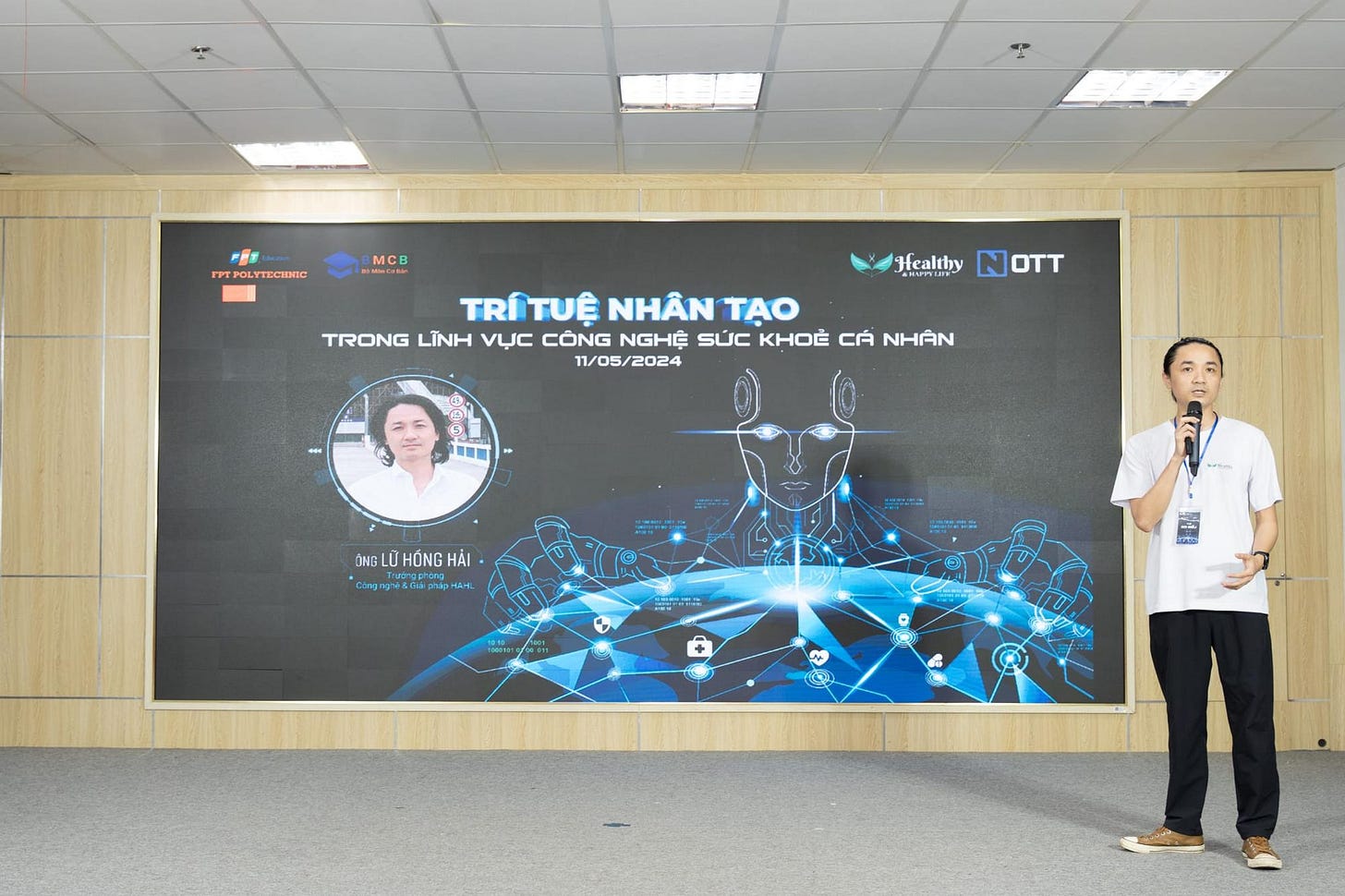 Workshop on "Artificial Intelligence in Personal Health Technology" at FPT Polytechnic