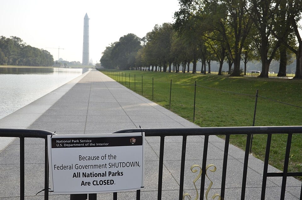 File:Shutdown barricades with Washington Monument in background.jpg