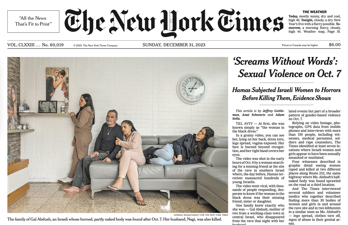 A group of people sitting on a couch

AI-generated content may be incorrect.