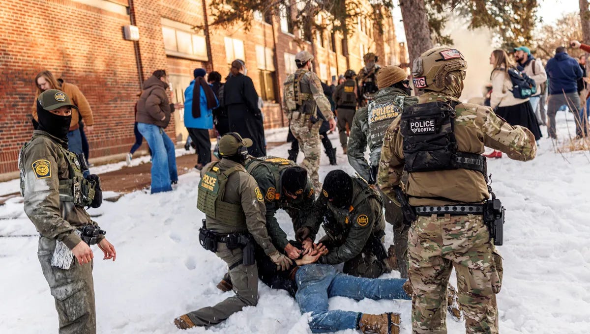 Etats-Unis : qu'est-ce que ICE, l'agence fédérale anti-immigration très controversée ? | franceinfo Etats-Unis : qu'est-ce que ICE, l'agence fédérale anti-immigration très controversée ? | franceinfo