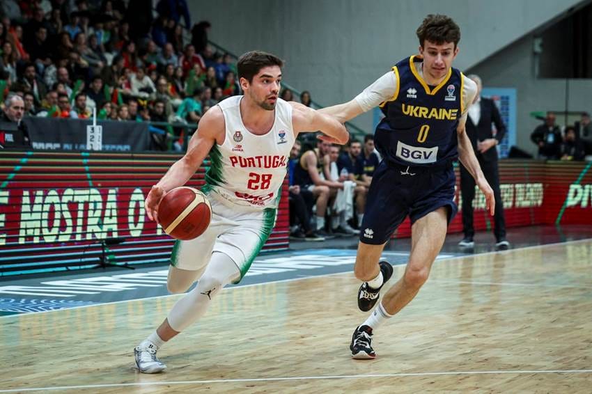 Uma imagem com desporto, desporto atlético, pessoa, basquetebol

Os conteúdos gerados por IA podem estar incorretos.