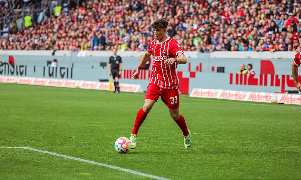 Noah Weißhaupt signs a contract extension | SC Freiburg