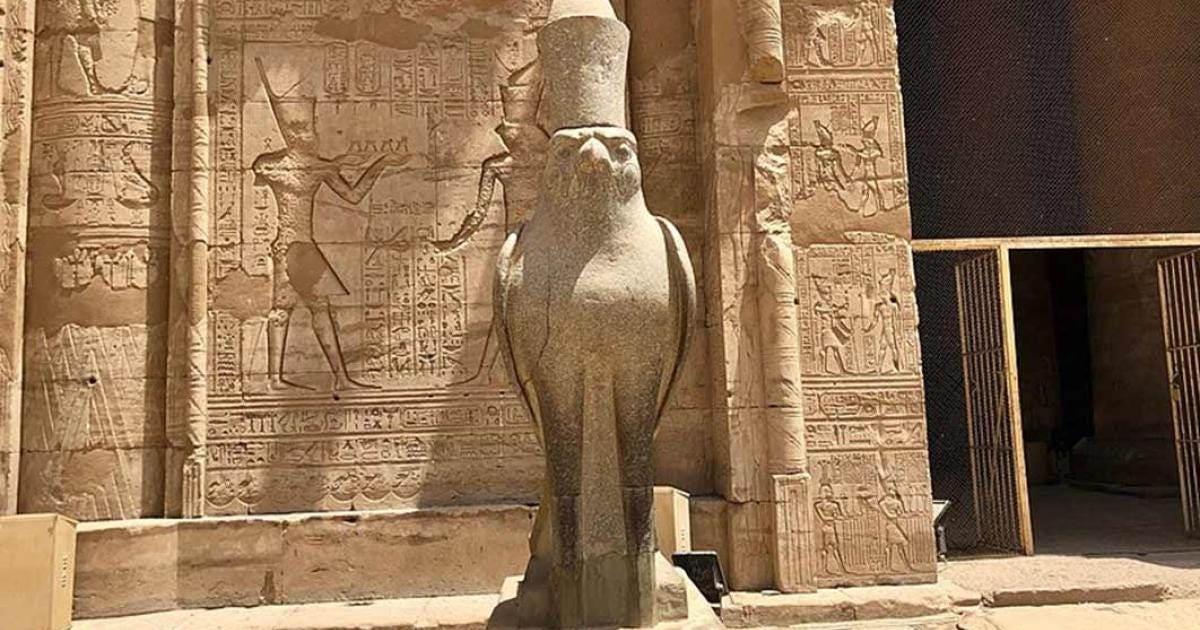 Statue of Horus, Temple of Horus at Edfu (CC0)