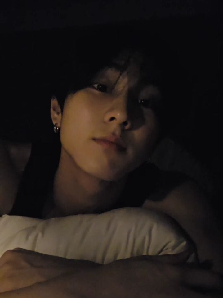  Kamu hanya bisa mengangguk pelan dalam pasrah yang manis, membiarkan Jungwon kembali menarikmu ke dalam pelukannya yang protektif untuk menghabiskan sisa malam tanpa ada lagi jarak yang memisahkan