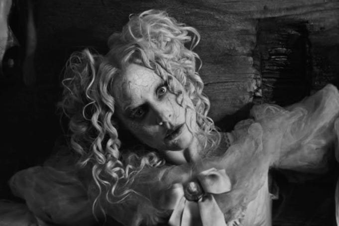 Lady Gaga lança clipe de The Dead Dance dirigido por Tim Burton