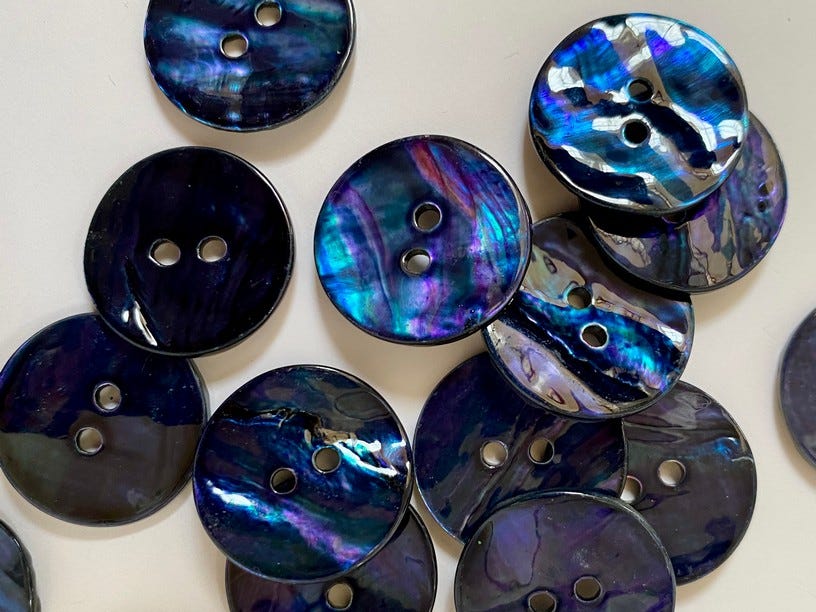 Pearl shell buttons | boutons shell | TextileGarden