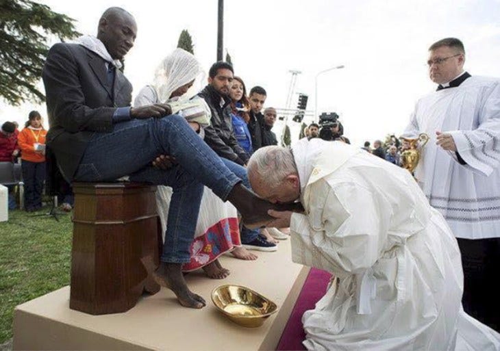 Pope Kisses Muslims Feet Pope Kisses Muslims Feet