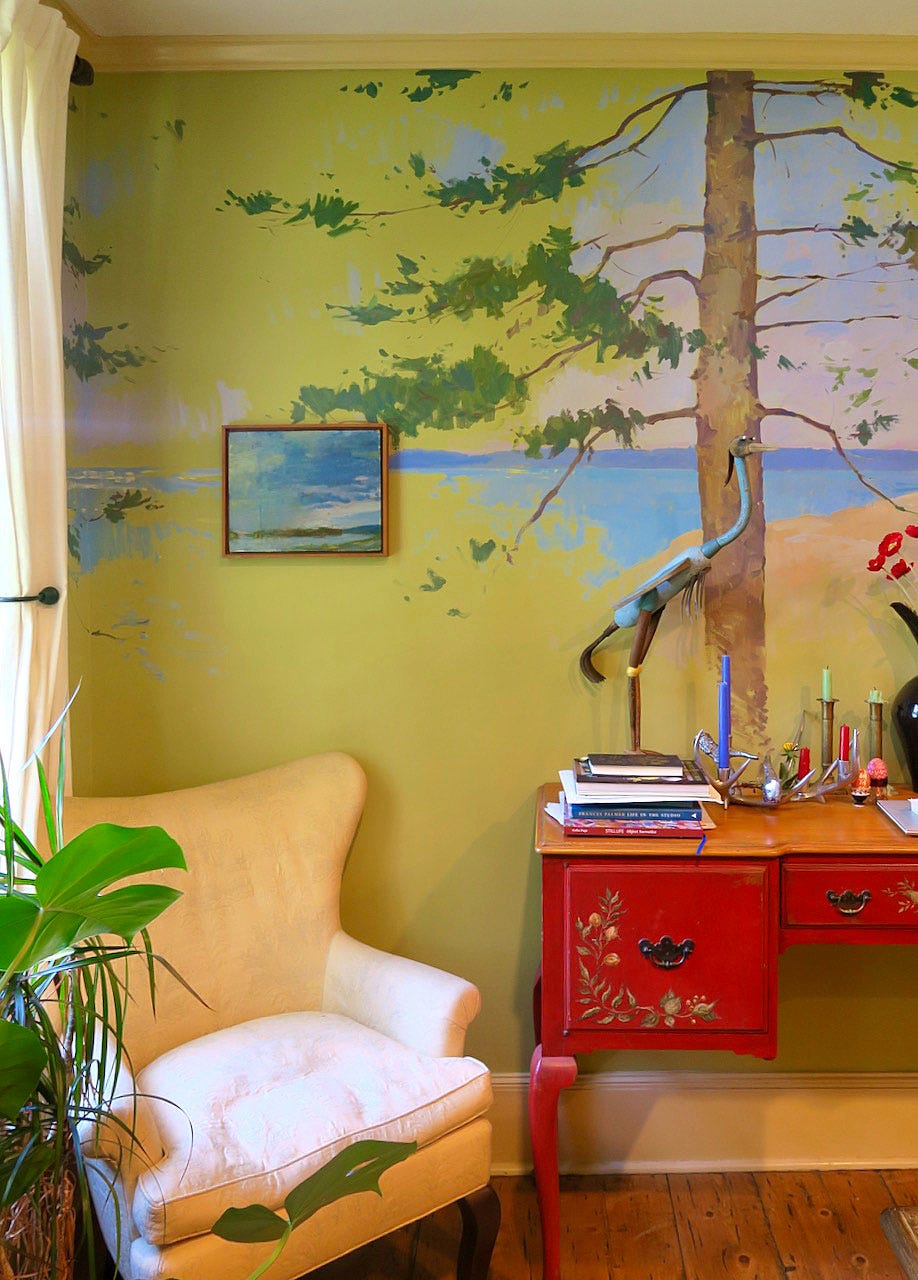 A room with a desk and chair

Description automatically generated