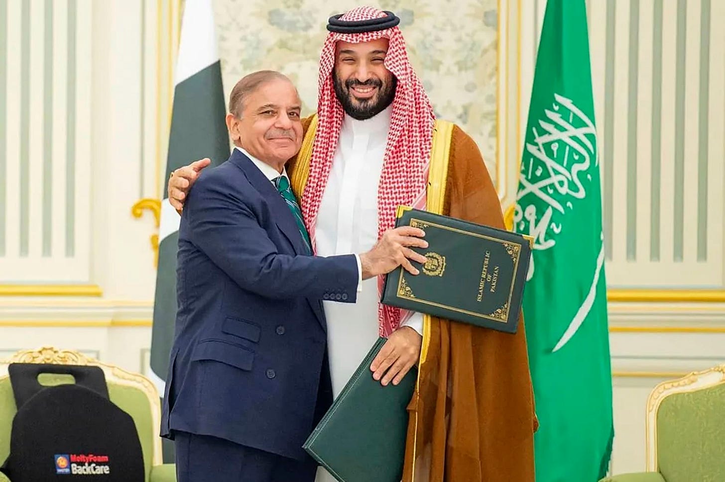 Saudi Arabia signs a mutual defense pact with nuclear-armed Pakistan after Israel's attack on Qatar Saudi Arabia signs a mutual defense pact with nuclear-armed Pakistan after Israel's attack on Qatar