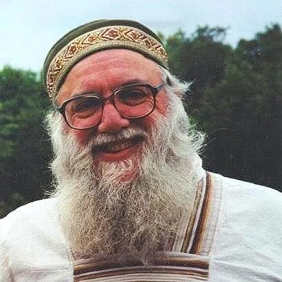 A person with a long beard and glasses

AI-generated content may be incorrect.