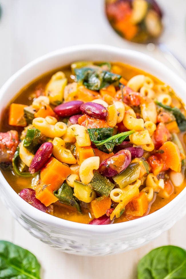  A bowl of easy 30-Minute Minestrone Soup (Olive Garden Copycat). 