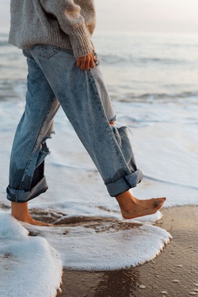 Gift from the Sea: What Anne Morrow Lindbergh's Classic Book Teaches Midlife Women About Solitude, Simplicity, and Coming Home to Yourself Gift from the Sea: What Anne Morrow Lindbergh's Classic Book Teaches Midlife Women About Solitude, Simplicity, and Coming Home to Yourself