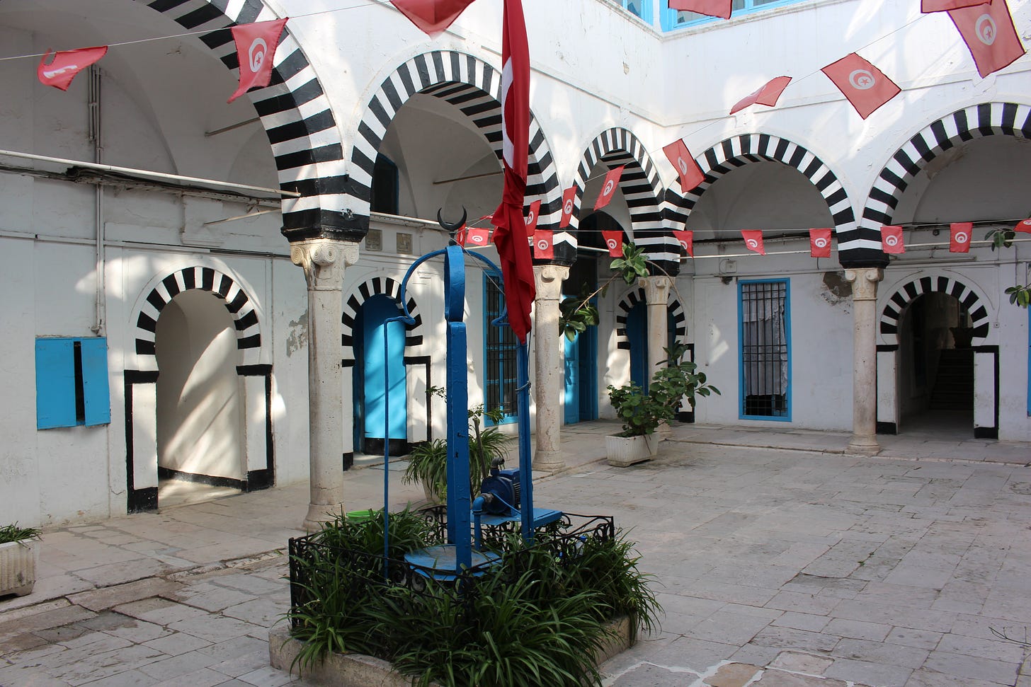 https://upload.wikimedia.org/wikipedia/commons/d/d8/Aziza_Othmana_3_%D8%B9%D8%B2%D9%8A%D8%B2%D8%A9_%D8%B9%D8%AB%D9%85%D8%A7%D9%86%D8%A9.jpg https://upload.wikimedia.org/wikipedia/commons/d/d8/Aziza_Othmana_3_%D8%B9%D8%B2%D9%8A%D8%B2%D8%A9_%D8%B9%D8%AB%D9%85%D8%A7%D9%86%D8%A9.jpg