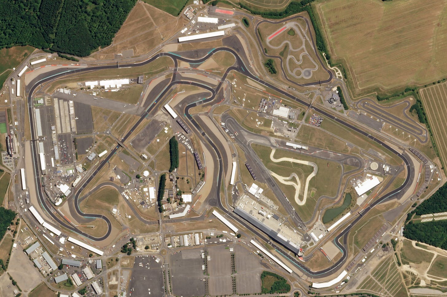 Silverstone track 1963 vs 2025 : r/formula1 Silverstone track 1963 vs 2025 : r/formula1