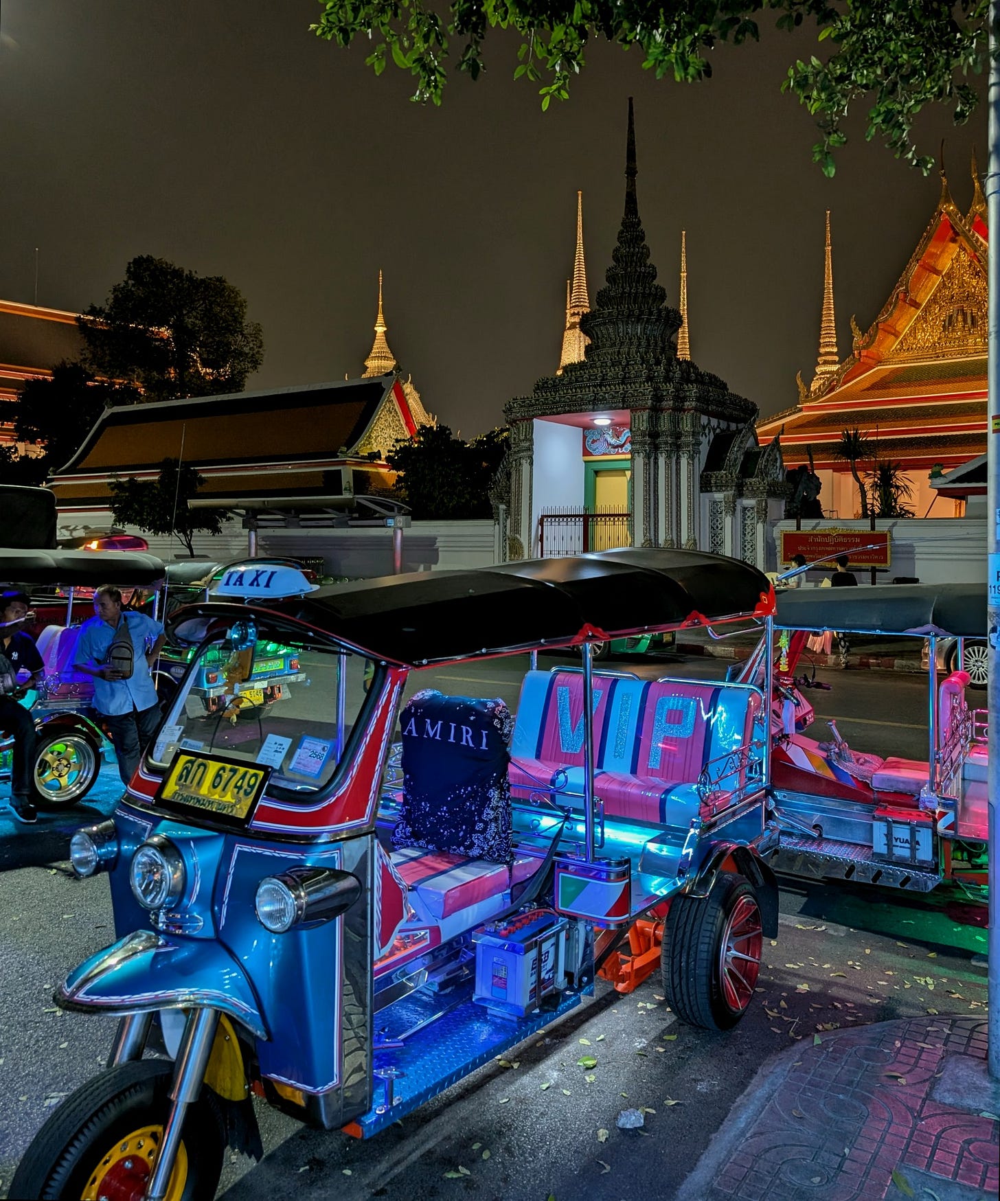 Looking towards Wat Pho (the view from restaurant Nusara) Looking towards Wat Pho (the view from restaurant Nusara)