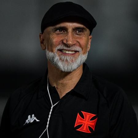 Álvaro Pacheco, técnico do Vasco, durante jogo contra o Fortaleza, pela Copa do Brasil