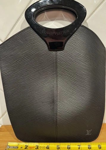 Louis Vuitton Black Epi Leather Handbag – Made in France - Sculptured Design - Picture 6 of 7