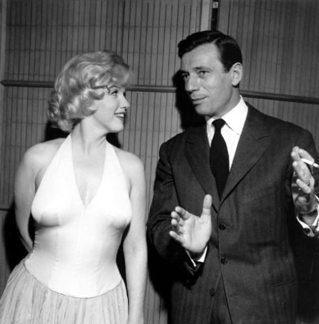 No photo description available.