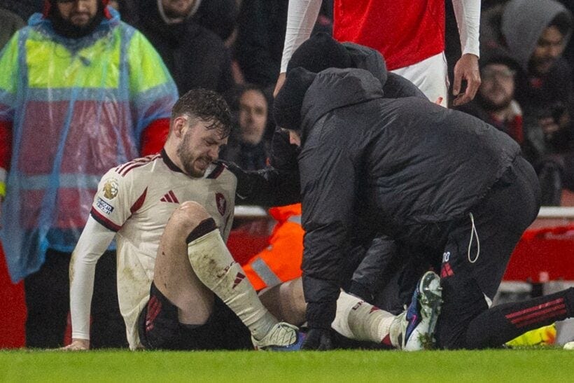 LONDON, ENGLAND - Thursday, January 8, 2026: Liverpool's Conor Bradley receives treatment during the FA Premier League match between Arsenal FC and Liverpool FC at the Emirates Stadium. (Photo by David Rawcliffe/Propaganda) LONDON, ENGLAND - Thursday, January 8, 2026: Liverpool's Conor Bradley receives treatment during the FA Premier League match between Arsenal FC and Liverpool FC at the Emirates Stadium. (Photo by David Rawcliffe/Propaganda)