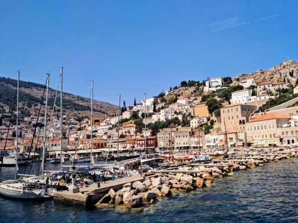 Hydra harbor