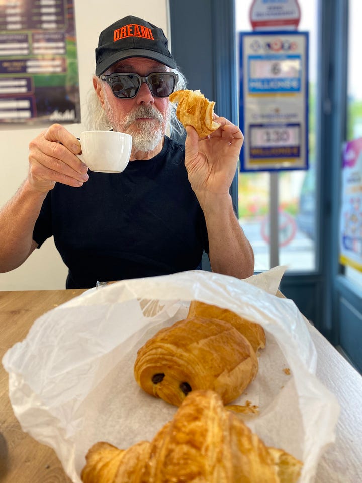 Pain o'chocolat and coffee en Beaumont-a-la-Ronce, France