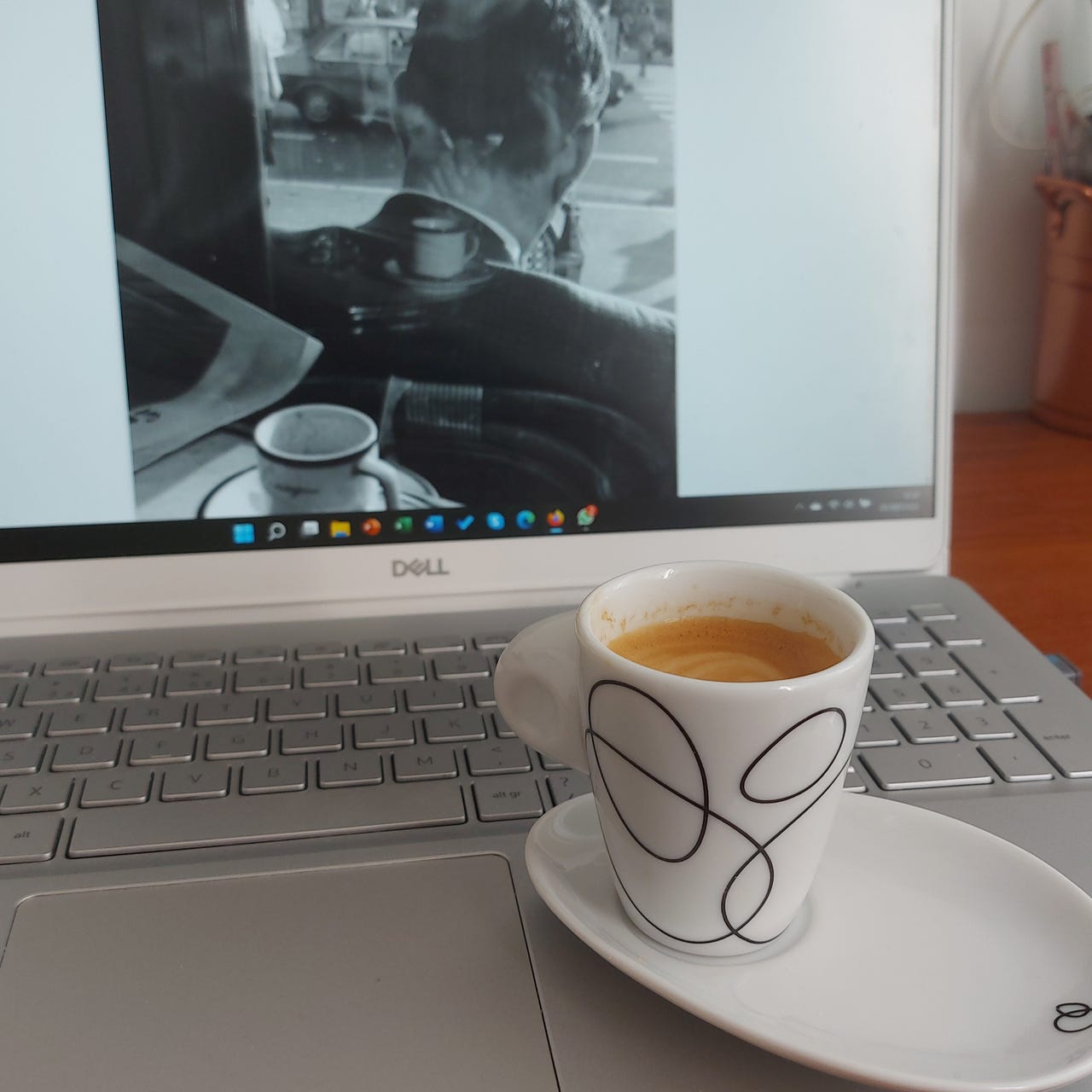 O velho dazibao no meio da praça