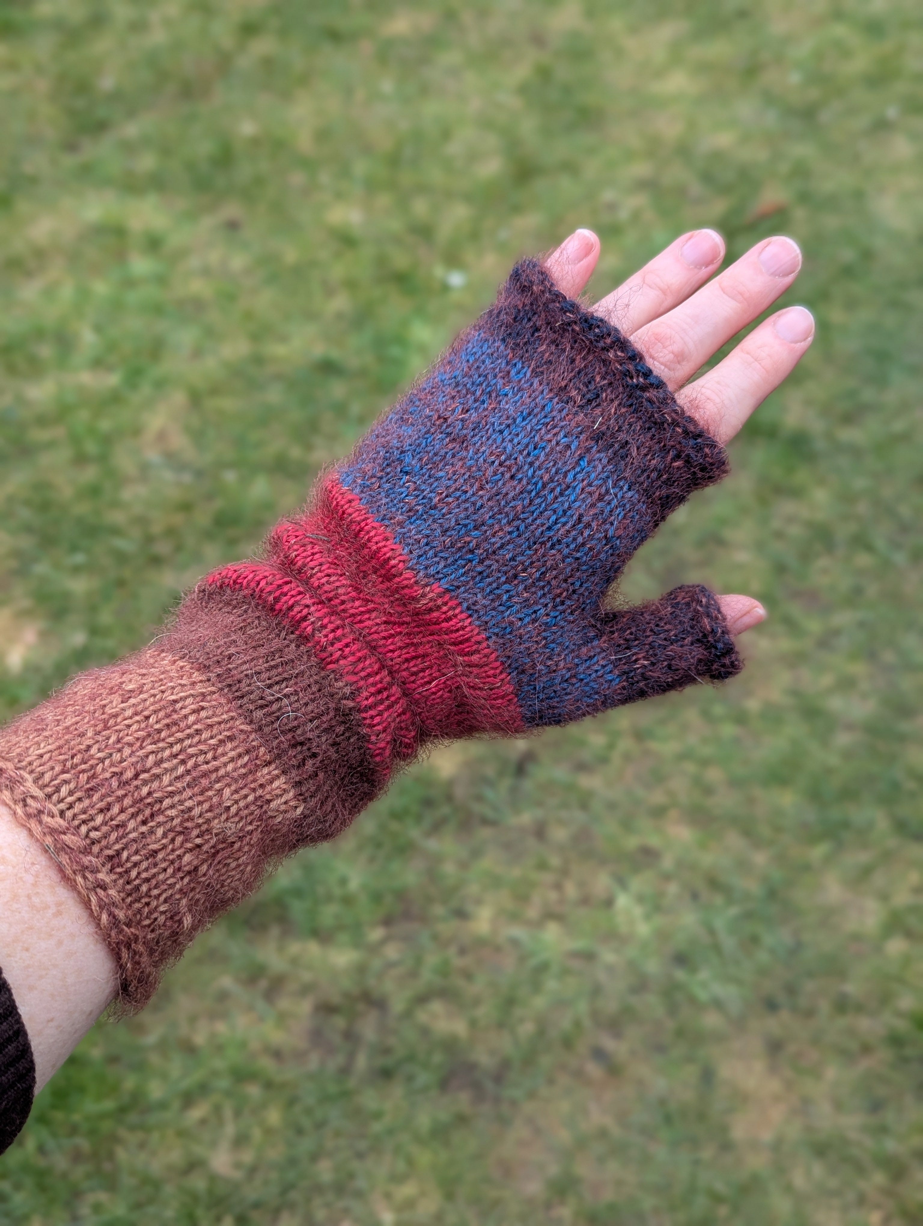 PetiteKnit Penny gloves - by Amy - Craft & Thrift