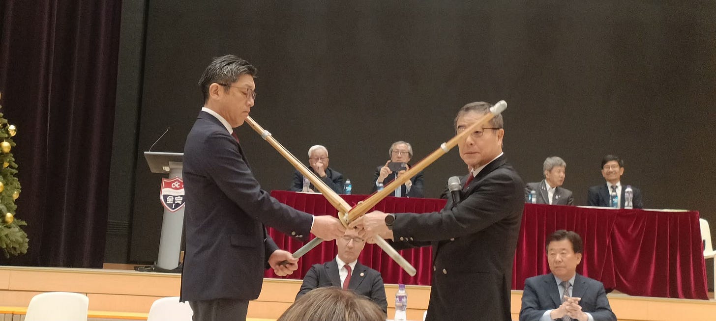 A group of men holding sticks

AI-generated content may be incorrect.