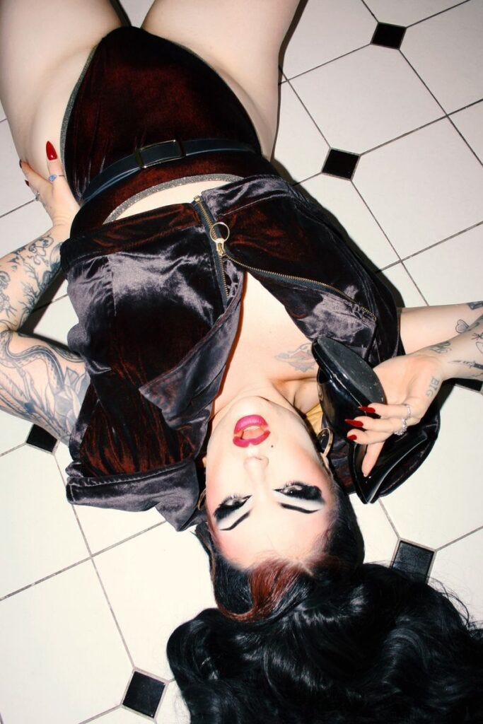Bettie Bombshell by Geiler Scheiss