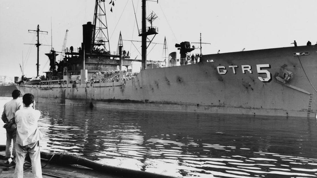 USS Liberty in the wake of the June 1967 attack on the intelligence-gathering ship by Israel. - Sputnik International, 1920, 18.06.2025
