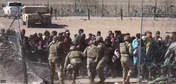 Texas began busing migrants out of state to “blue” cities like New York & Chcago in response to large waves of migrants like this one overwhelming Texas National Guard troops in El Paso.