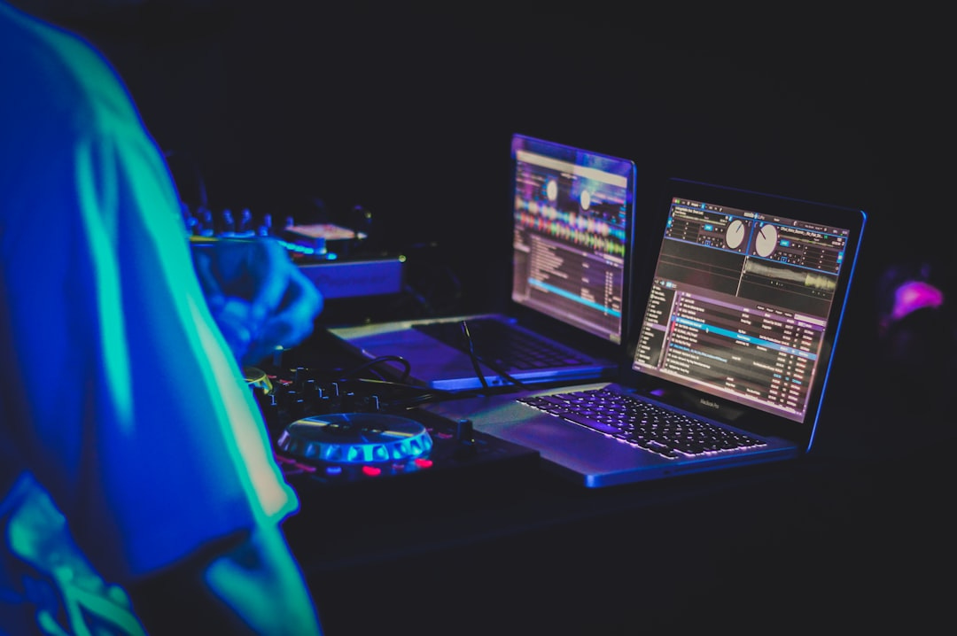 <p>Photo by <a href="https://unsplash.com/@flpschi?utm_source=storipress&utm_medium=referral&utm_campaign=api-credit">Feliphe Schiarolli</a> / <a href="https://unsplash.com/?utm_source=storipress&utm_medium=referral&utm_campaign=api-credit">Unsplash</a></p> inteira, fiquei esperando