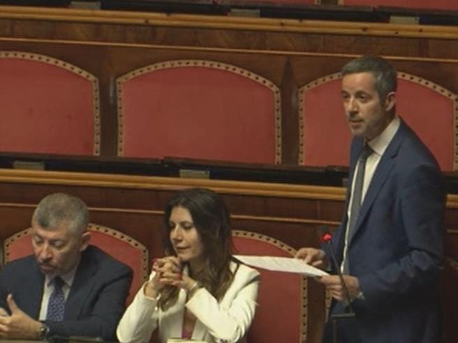 In Senato con il (primo) discorso scritto dall’intelligenza artificiale, la provocazione in aula 