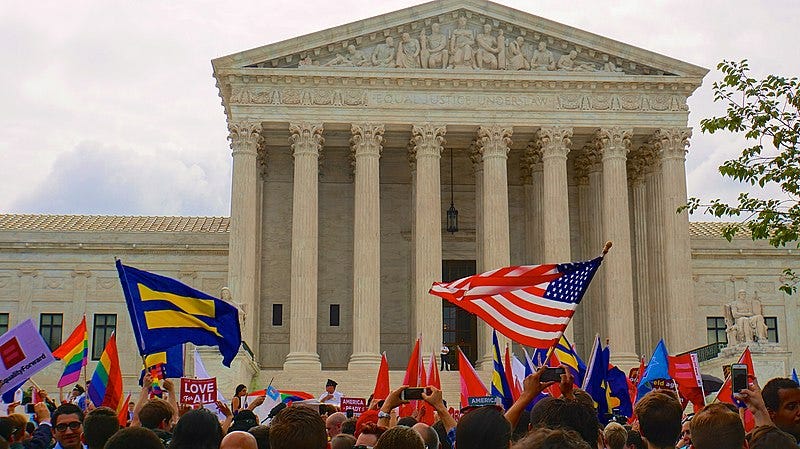 Supremo de los Estados Unidos, con manifestantes delante Supremo de los Estados Unidos, con manifestantes delante