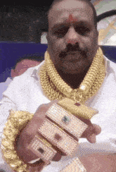 Gold GIFs | Tenor