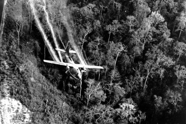Plane spraying agent orange Plane spraying agent orange