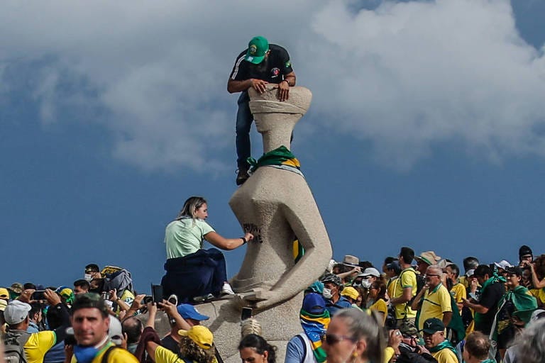 Jornalistas da Folha sofrem ameaças por cobertura do 8/1 - 22/03/2025 -  Poder - Folha