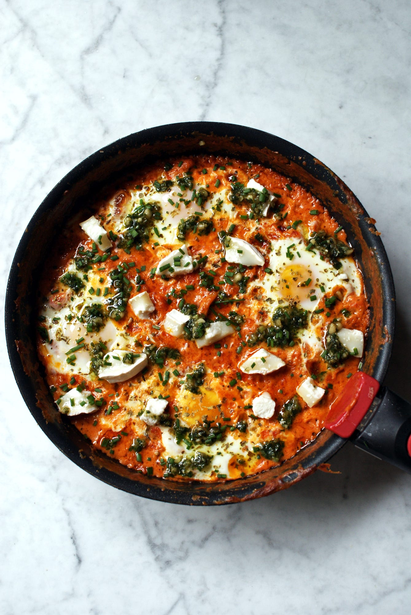 Creamy tomato baked eggs